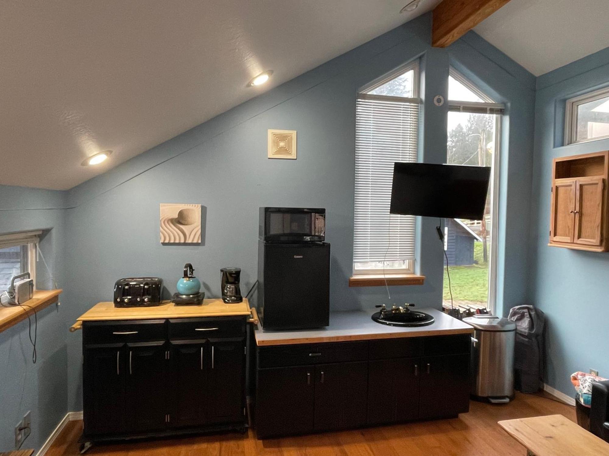 Oceanfront Studio/Loft: Alpacas, Oysters & Kayaks Shelton Exterior photo